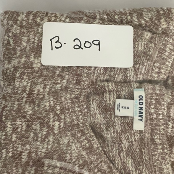 Old Navy sweater. 3/4 sleeves. Tan and White. Size M. - Picture 7 of 7